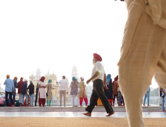 How to Take Pictures in Crowded Places: 5 Fail-Safe Tips